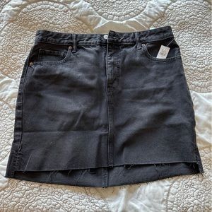 Old navy size 12 black denim skirt